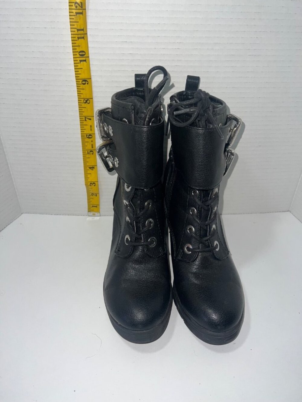 GUESS Women's Kavin Black Buckle Lug Sole Ankle Boots Size 7M side zipper 3"